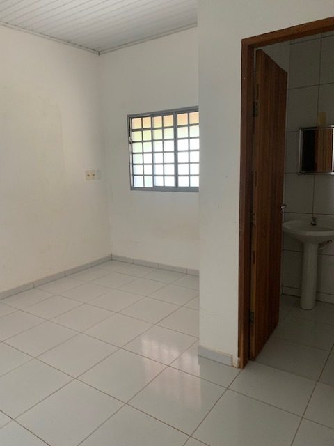 Imóvel no Centro – 350 metros da Praça Imóvel no Centro – 350 metros da Praça